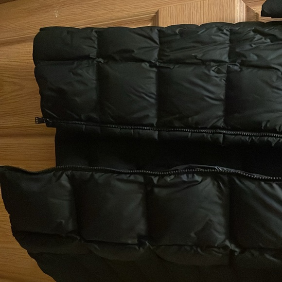 North Face small puffer long coat. It is sure to keep you warm! - Picture 7 of 11